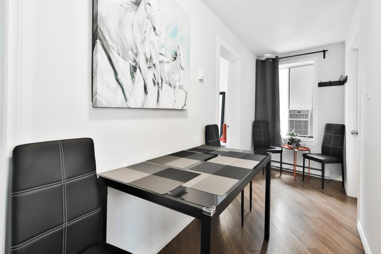 Free Parking And Central Location Montreal Exterior photo