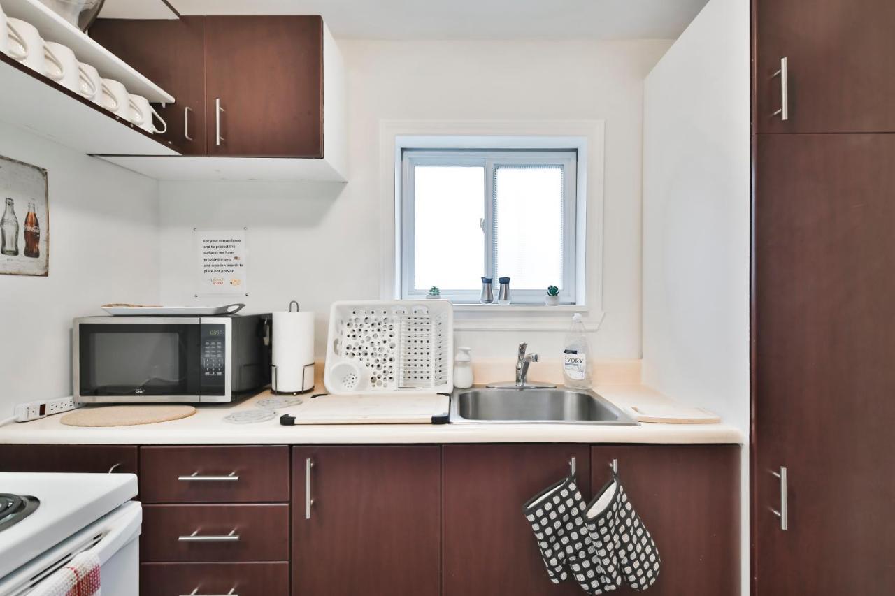Free Parking And Central Location Montreal Exterior photo