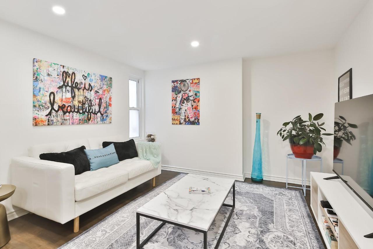 Free Parking And Central Location Montreal Exterior photo